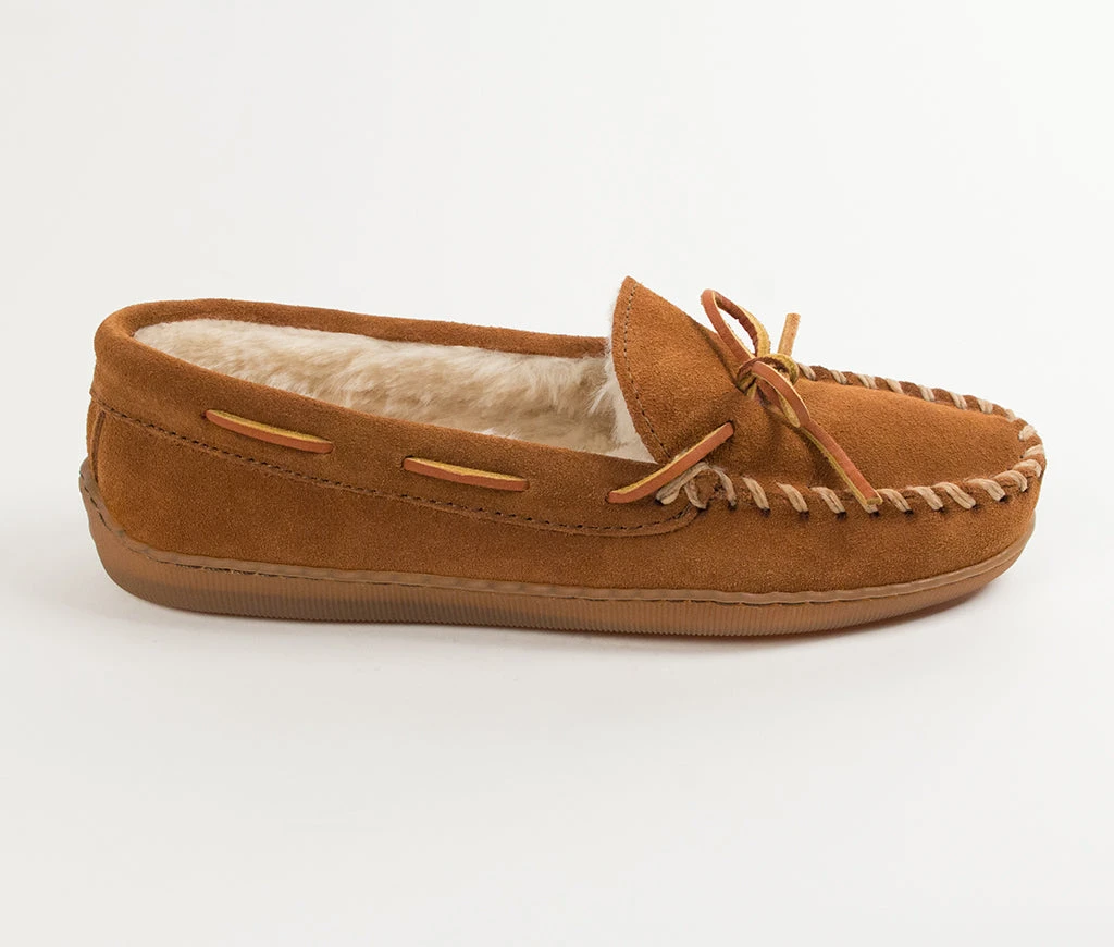 'Minnetonka' Men's Pile Lined Hardsole Moc Slipper - Brown 4 'Minnetonka' Men's Pile Lined Hardsole Moc Slipper - Brown - Image 2